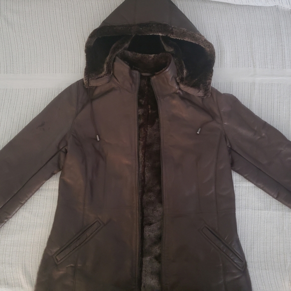 Danier black ladies leather coat w/hood - SML - Picture 3 of 3